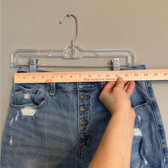 Women’s Abercrombie & Fitch Cropped Mom Distressed Jean with Button Fly - Picture 8 of 10